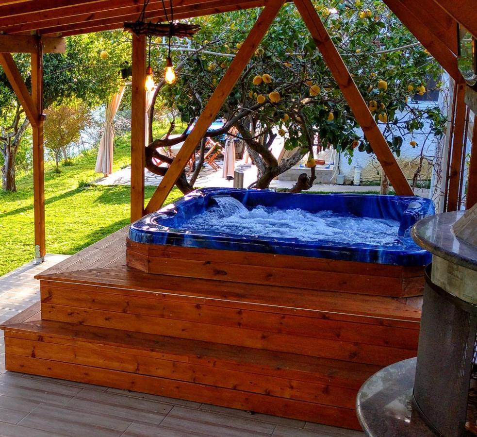 The Elysian At Nicopolis Jacuzzi Apartman Nikopolis Kültér fotó