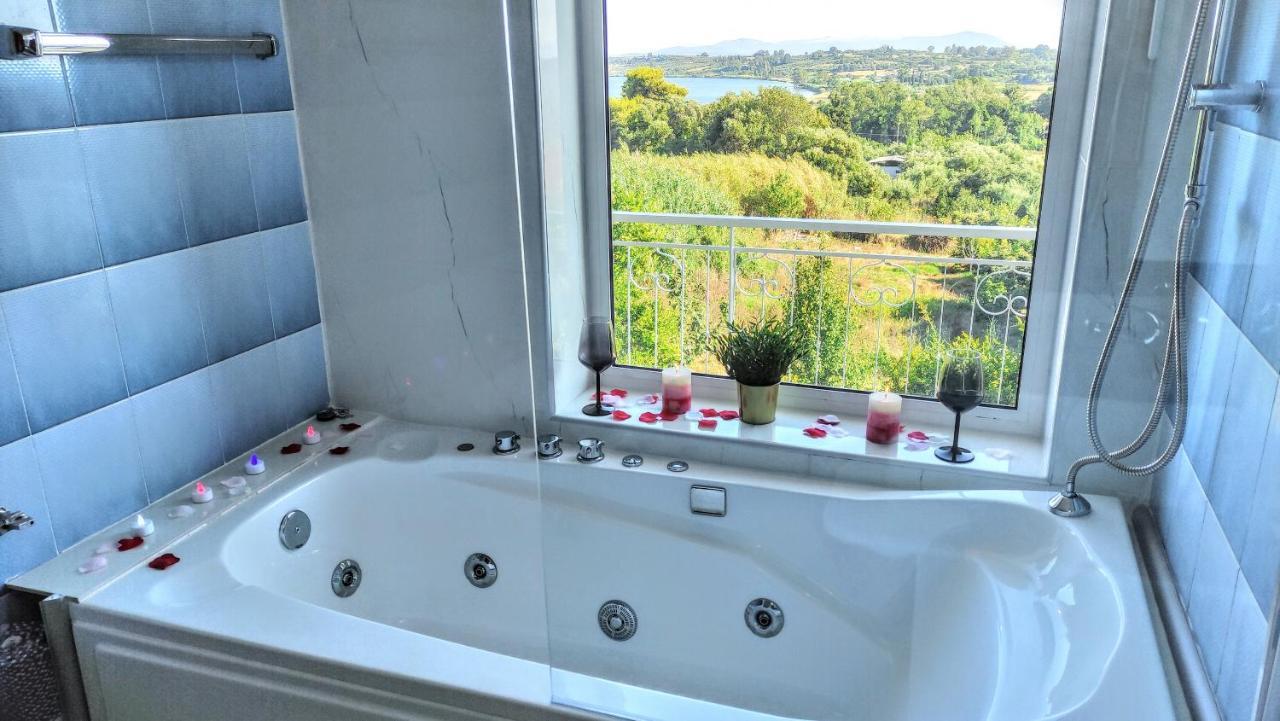 The Elysian At Nicopolis Jacuzzi Apartman Nikopolis Kültér fotó