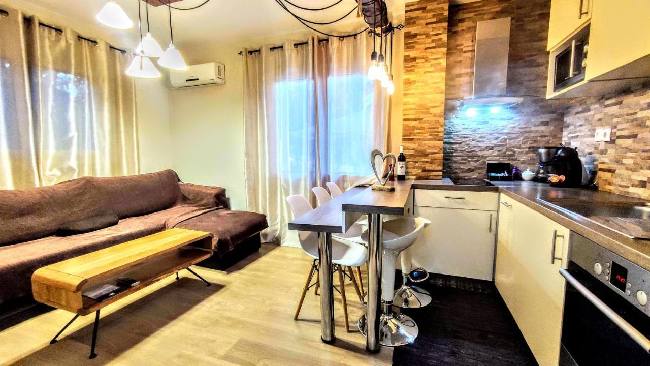 The Elysian At Nicopolis Jacuzzi Apartman Nikopolis Kültér fotó